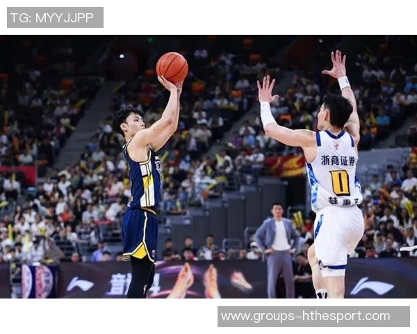 CBA焦点对决广东宏远迎战北京首钢争夺季后赛席位的激烈战斗